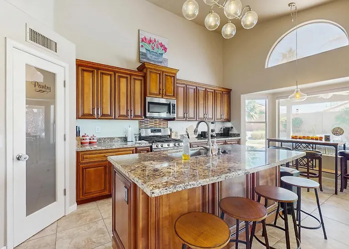 Private Pool, Yard & Pool Table! 'avondale Abode' Holiday home