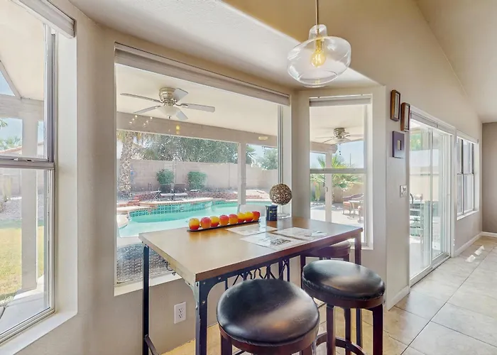Private Pool, Yard & Pool Table! 'avondale Abode'
